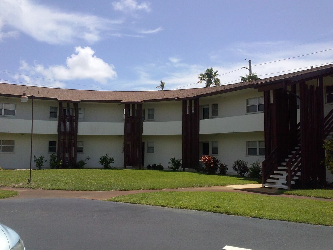 245 Center Rd, Venice, FL 34285 Condo for Rent in Venice, FL