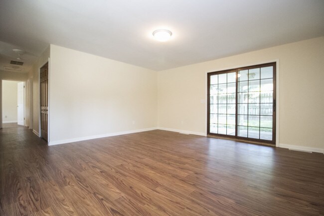Foto del edificio - 6038 Edgedale Cir