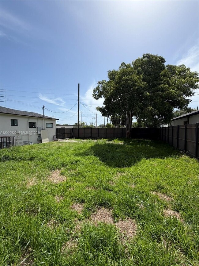 Building Photo - 107 W Pembroke Rd