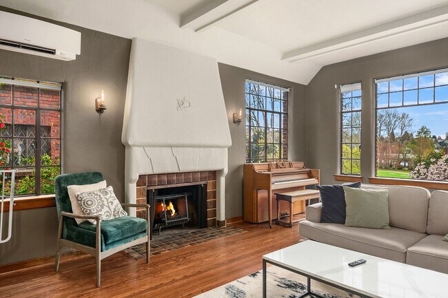 Foto del edificio - 2511 W Montlake Pl E