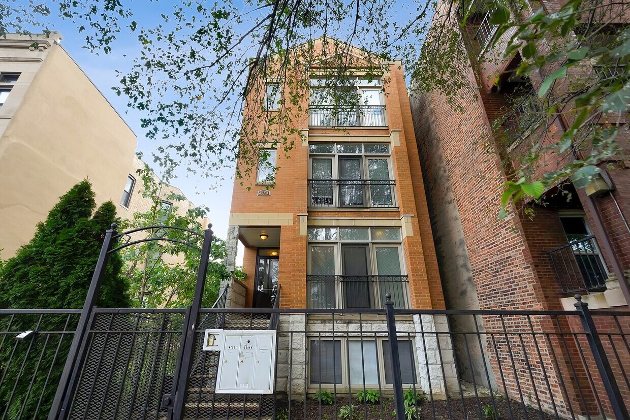 Primary Photo - 4733 S St Lawrence Ave