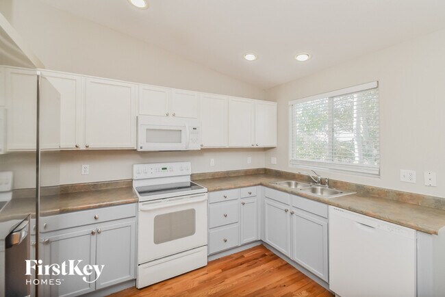 Building Photo - 6706 Fowler Dr