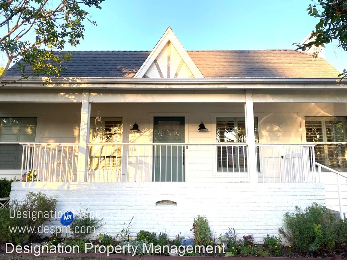 Primary Photo - 3 br, 2.5 bath House - 2030 N New Hampshir...