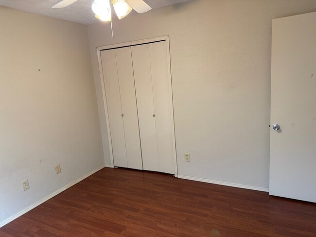 Building Photo - 503 Rosewood Ln