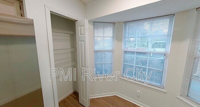 Foto del edificio - 8502 Starbrite Court