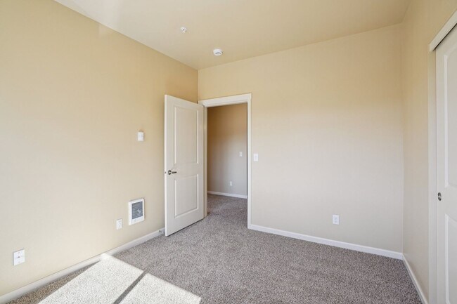 Interior Photo - LIBERTY CREST APARTMENTS