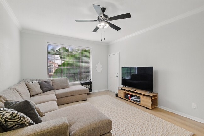 Building Photo - 2255 Braeswood Park Dr