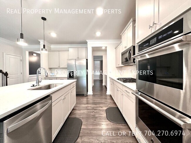 Building Photo - 6029 Whitechapel Ct