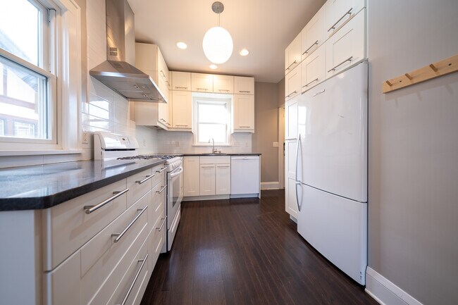 Building Photo - 4250 Longfellow Ave