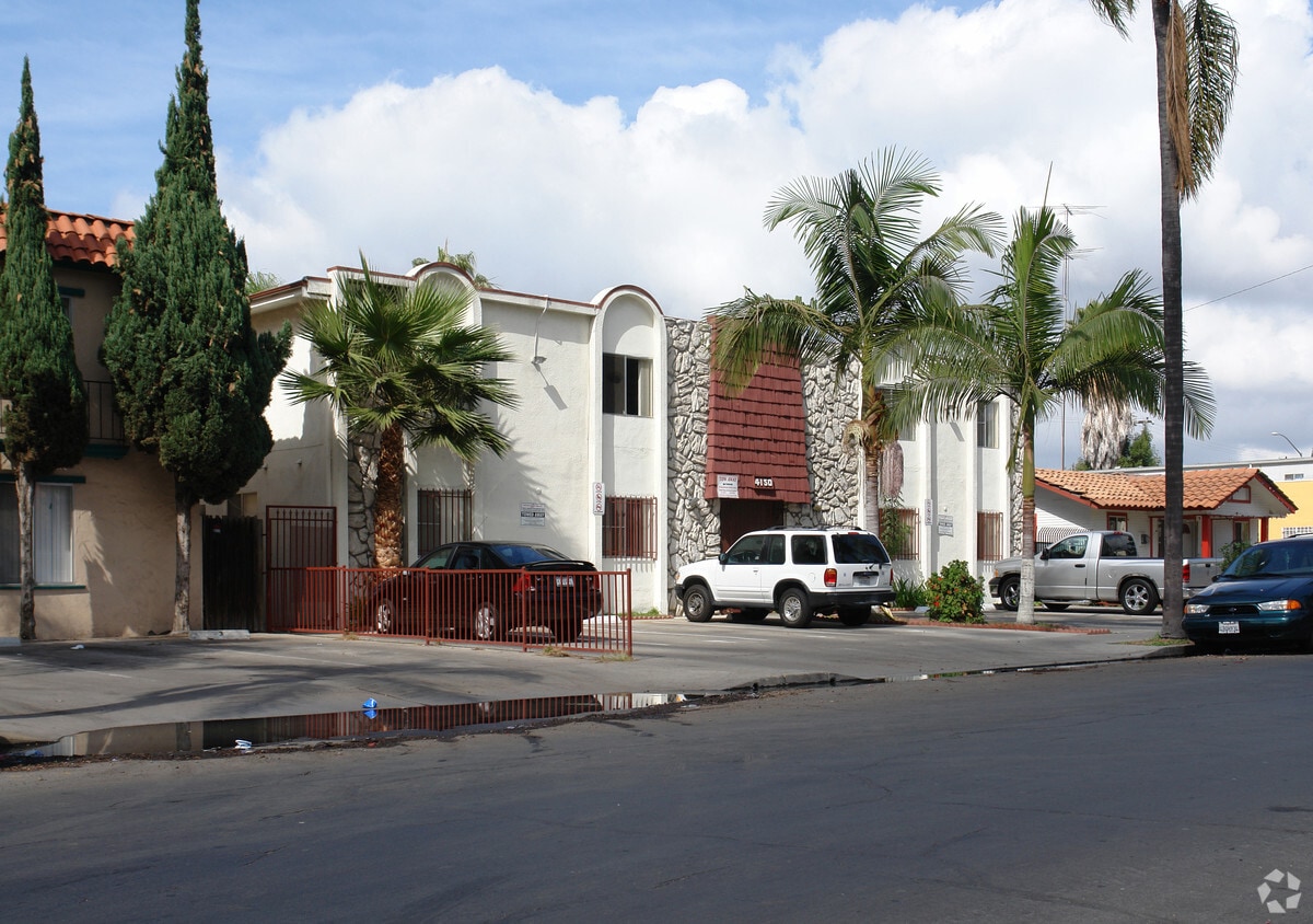 Building Photo - 4150 Menlo Ave