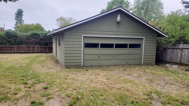 Building Photo - Single Family Home In McKinleyville!