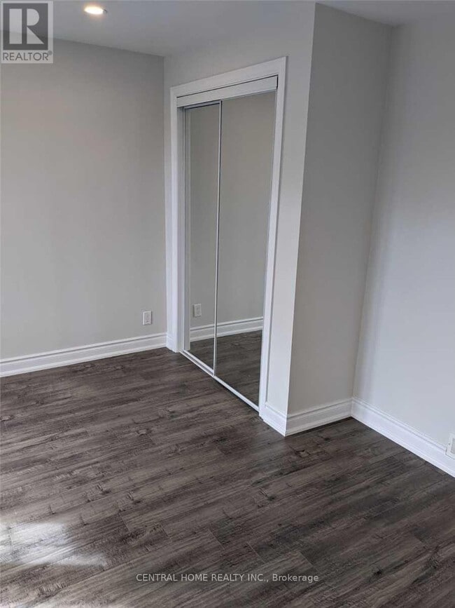 Photo du bâtiment - 714 Lansdowne Ave