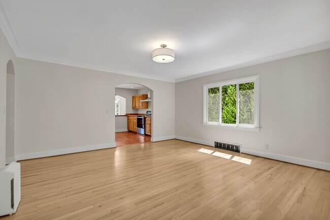 Foto del edificio - Custom-Built Charm in West Seattle | 4 Bed...