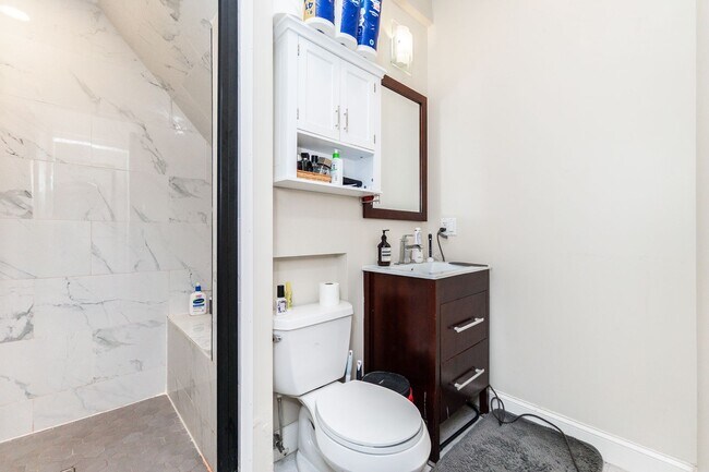 Foto del edificio - 55 Kelly Rd