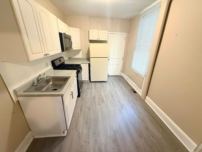 Kitchen - 3610 Olive St