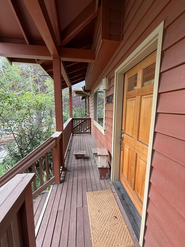 Foto del edificio - Beautiful 2 Bed/2.5 Bath Townhome on Bend's Westside - Shevlin Park Road