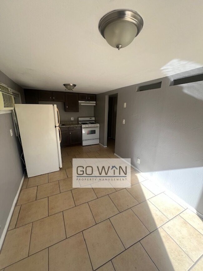 Building Photo - 1832 E Harvard St