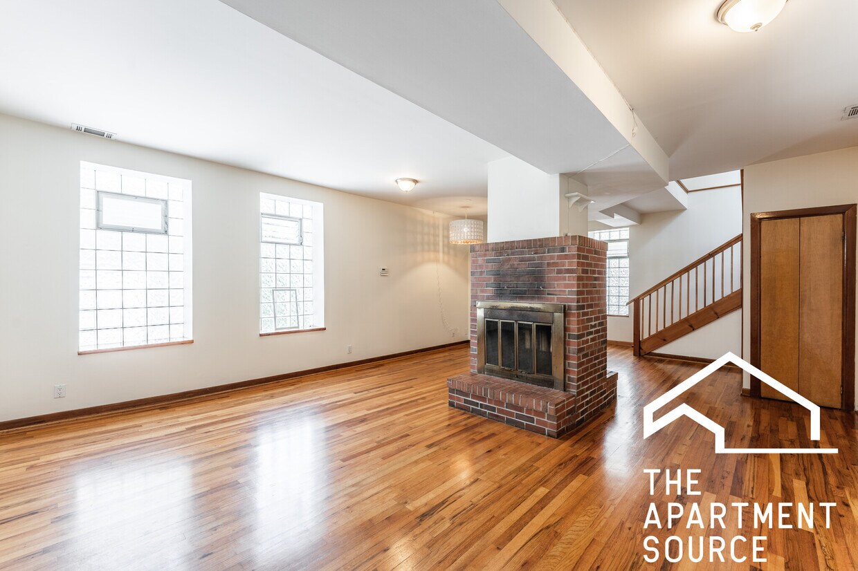 Primary Photo - 906 N Winchester Ave