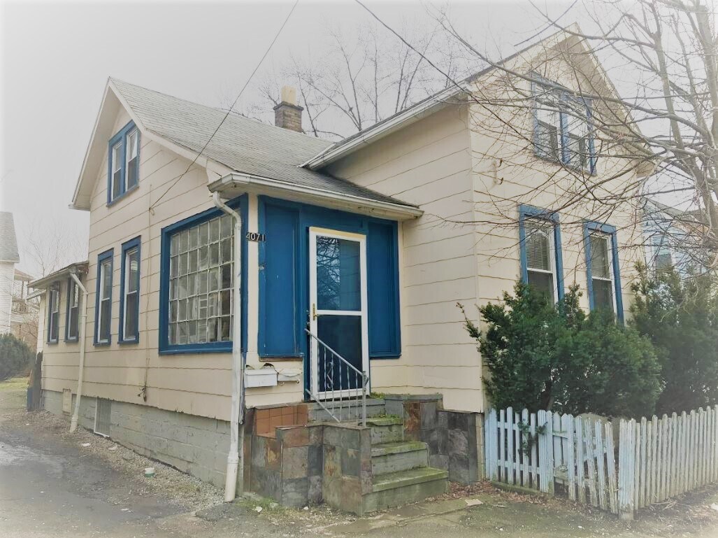 Primary Photo - 4071 E 68th St