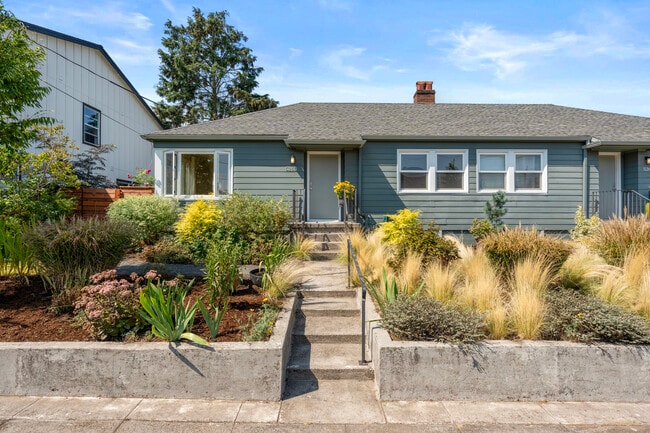 Building Photo - 5263 NE 32nd Pl