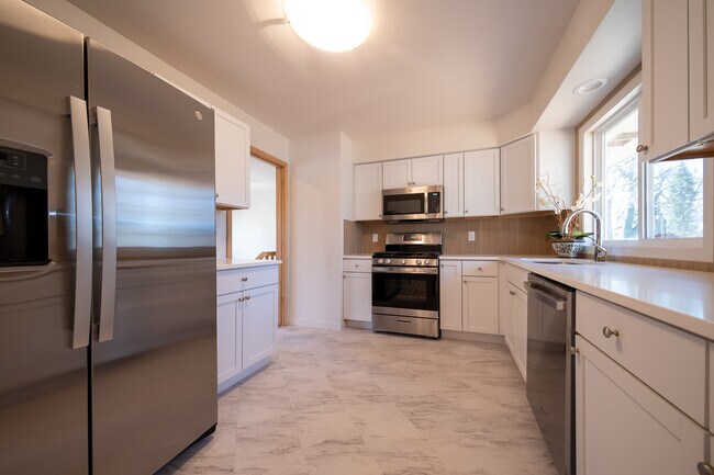 Foto del edificio - 8312 Washburn Ave S