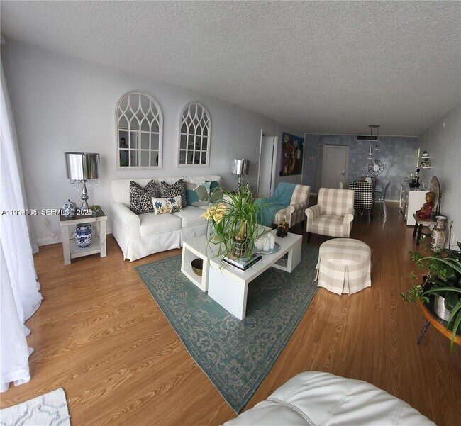 Foto del edificio - 780 NE 69th St