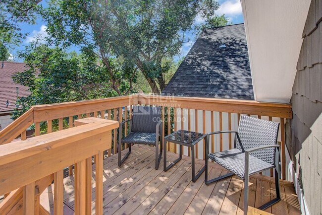 Foto del edificio - 2110 W Pikes Peak Ave