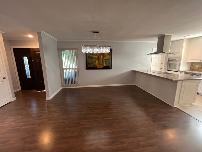 Foto del edificio - Beautiful La Mesa Home w/ Open Floor Plan ...