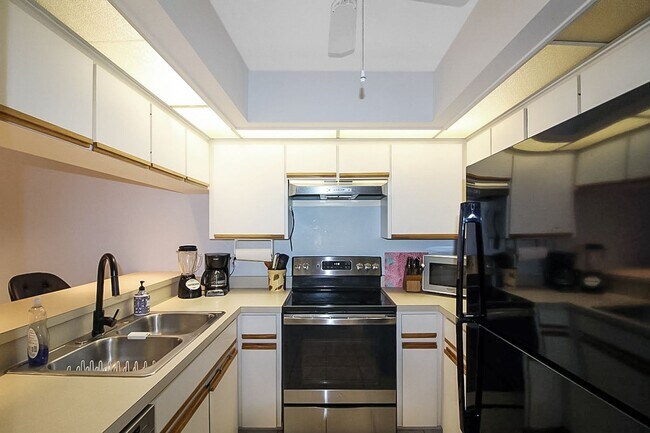 Foto del edificio - Bird Bay Annual Condo For Rent