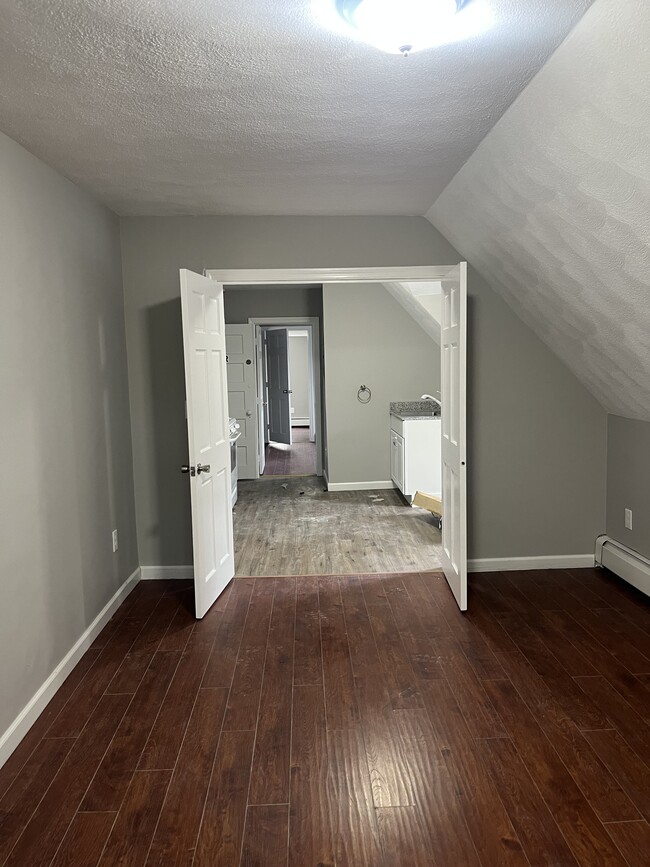 Building Photo - 10 Wakefield Ave