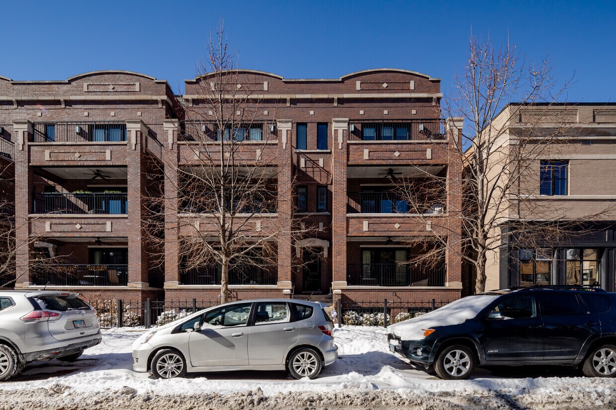 Primary Photo - 3950 N Hoyne Ave