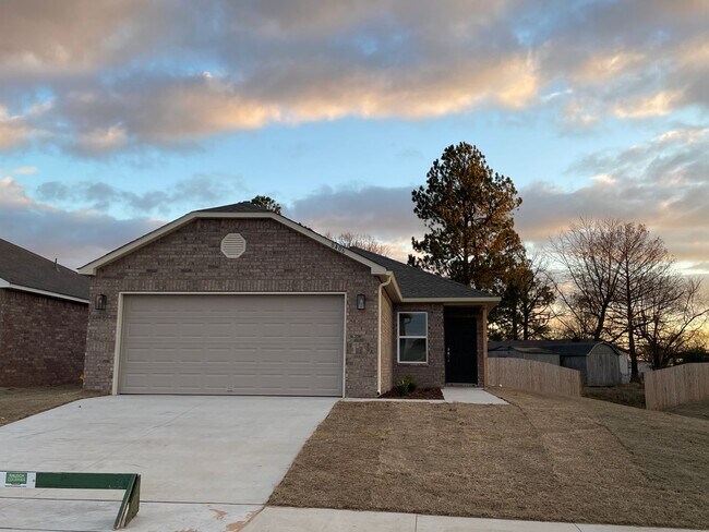 Building Photo - MOVE-IN SPECIAL — Half Off First Month + No Hidden Fees | Robinson Ranch 3-Bedroom Home