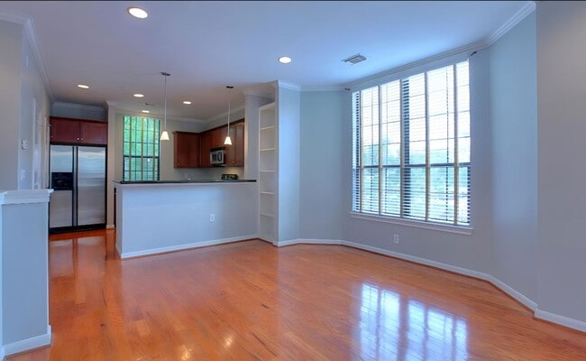 Foto del edificio - Beautiful 3-Story Townhome in Museum District
