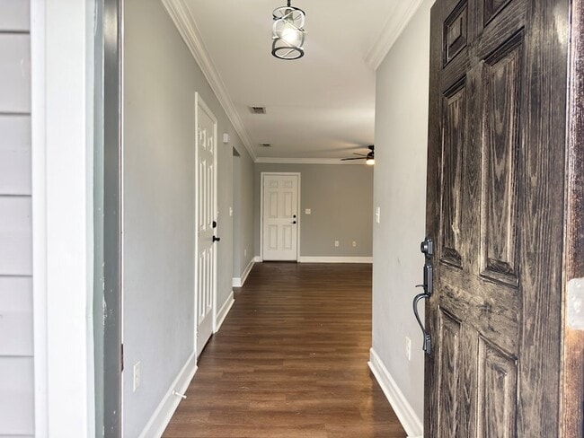 Building Photo - 105 Pinecrest Blvd