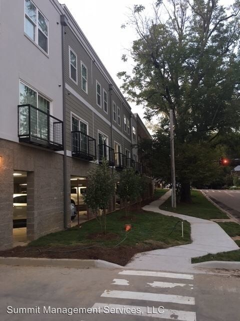 Building Photo - 1550 University Ave
