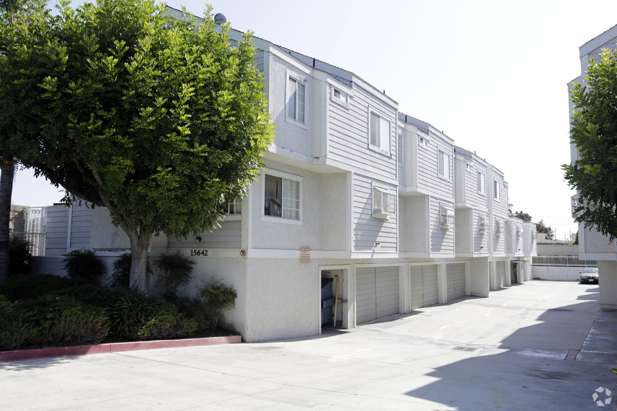 Building Photo - 15642 Pasadena Ave