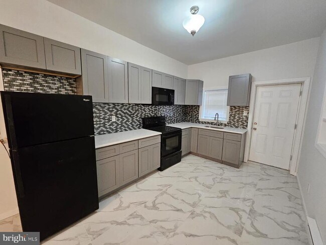 Foto del edificio - 3325 N Sydenham St