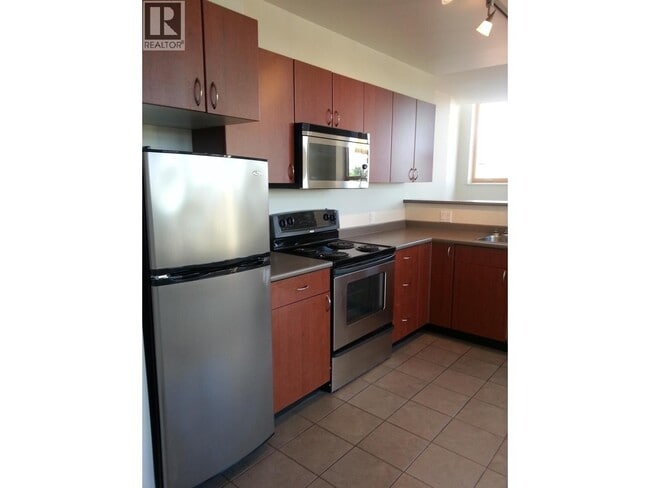 Building Photo - 5 W Pender St