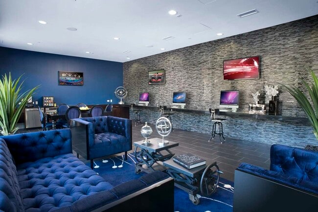 Foto del edificio - 1720 Central St