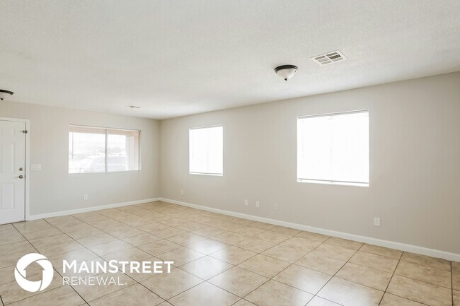 Foto del edificio - 2558 E Broadway Rd