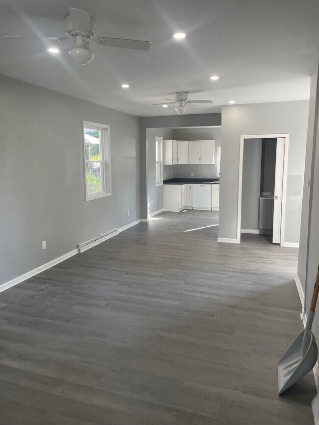 Building Photo - 477 Irvin Ave