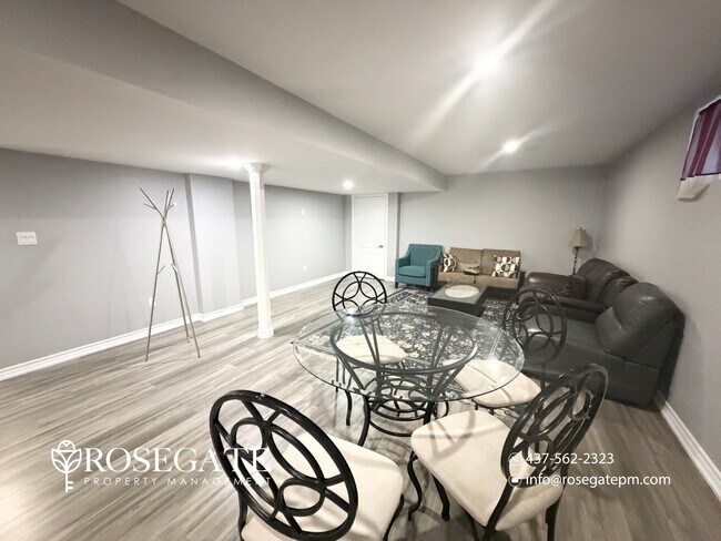 Photo du bâtiment - Furnished 1-Bedroom Basement Apartment with Parking & In-Unit Laundry in Milton