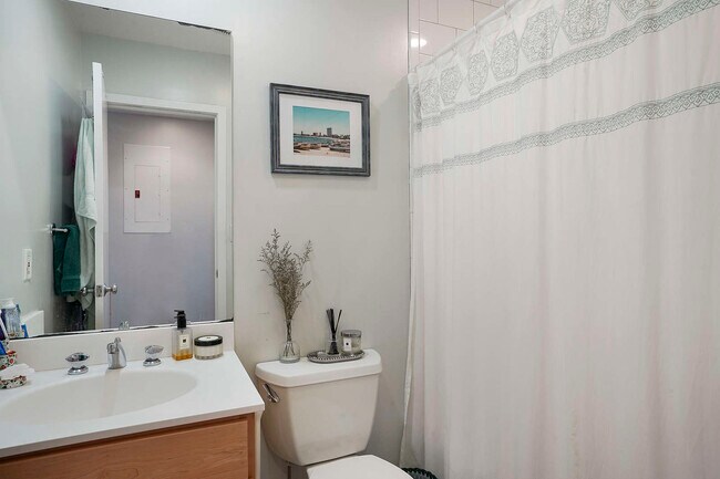 Foto del edificio - 1661-1663 Washington St. Unit 201