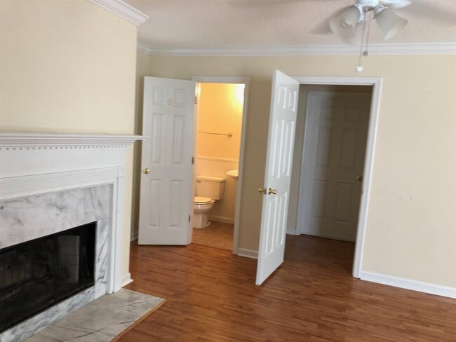 Building Photo - 638 N Fairfield Dr