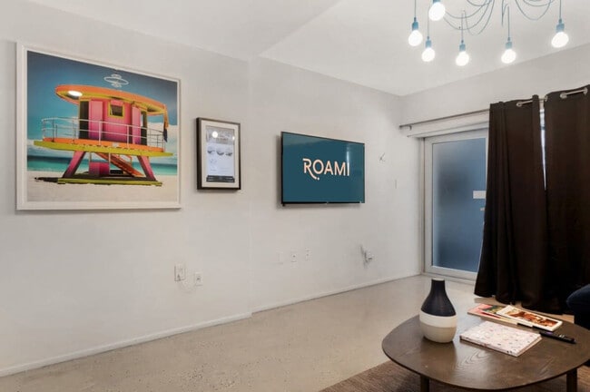 Building Photo - 250 Collins Ave