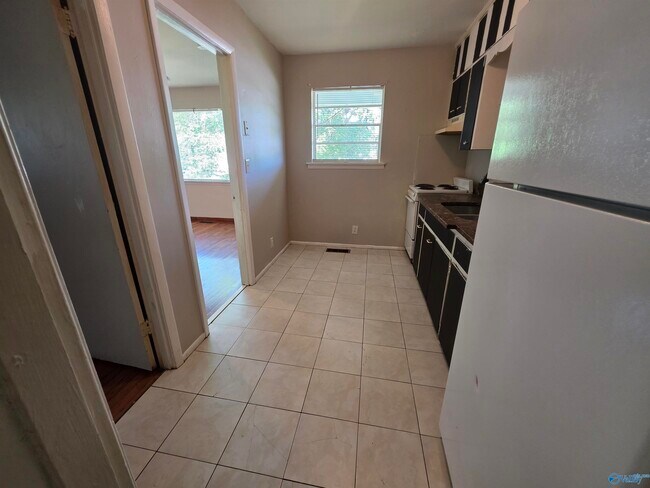 Foto del edificio - 905 Stevens Ct NE