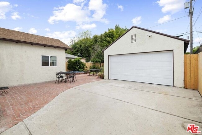 Building Photo - 4753 Saloma Ave