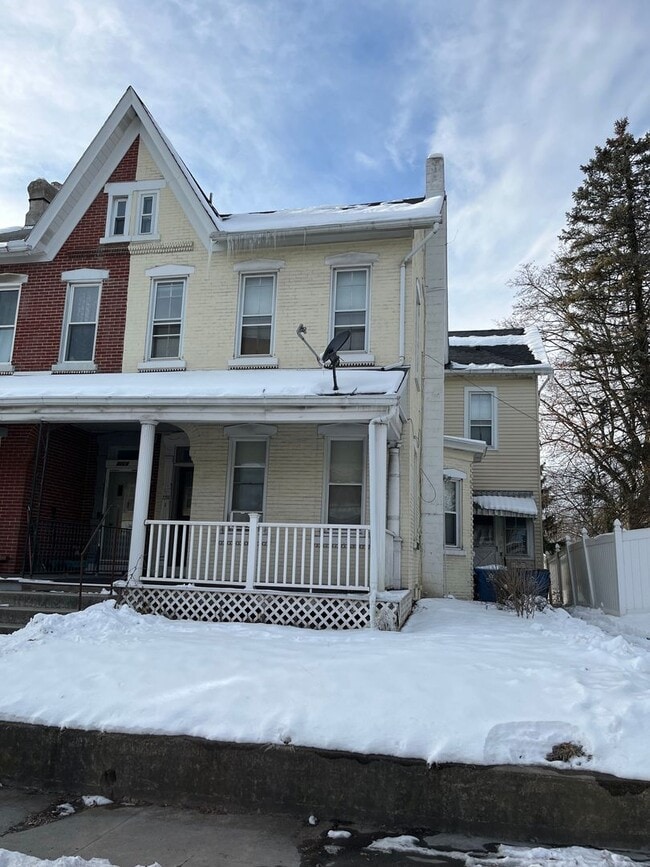 Building Photo - 2280 Main St