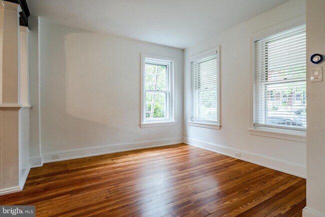 Foto del edificio - 310 W Biddle St