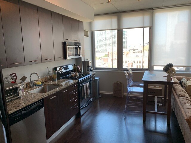 Foto del edificio - 659 W Randolph St